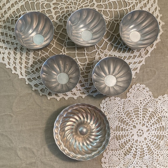 Set Of 6 Vintage Tin Molds - Picture 6 of 16